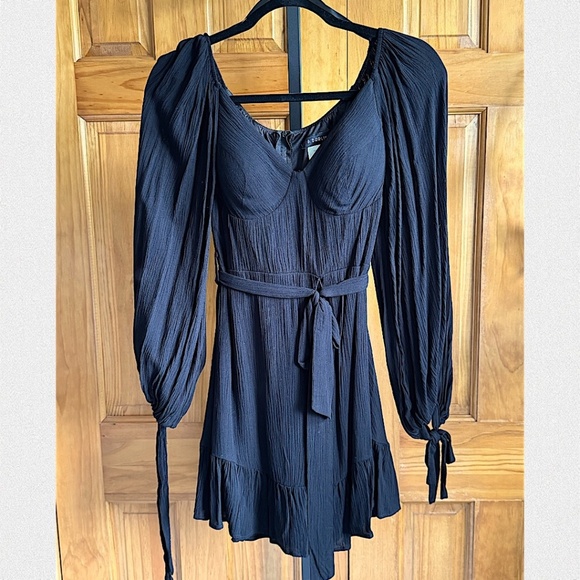 B. Darling Black Long Sleeve Mini Dress | Size 1/2 -  NWOTs  BLACK - Picture 4 of 5